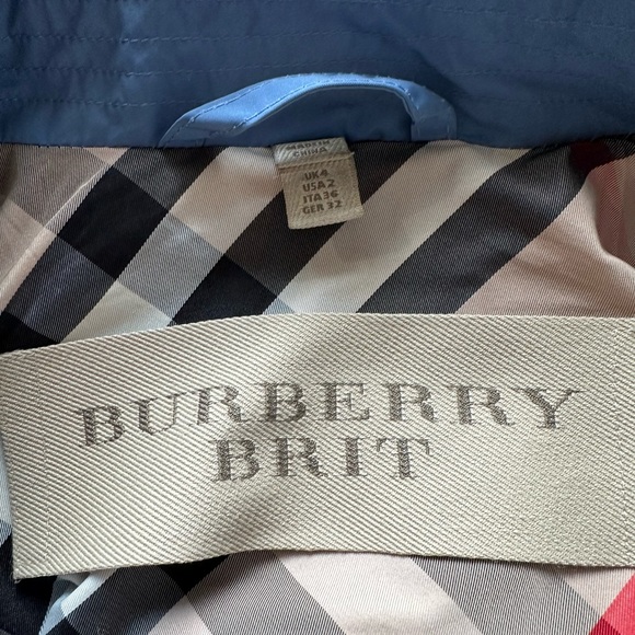 Light blue Burberry Trench Coat - Picture 5 of 14